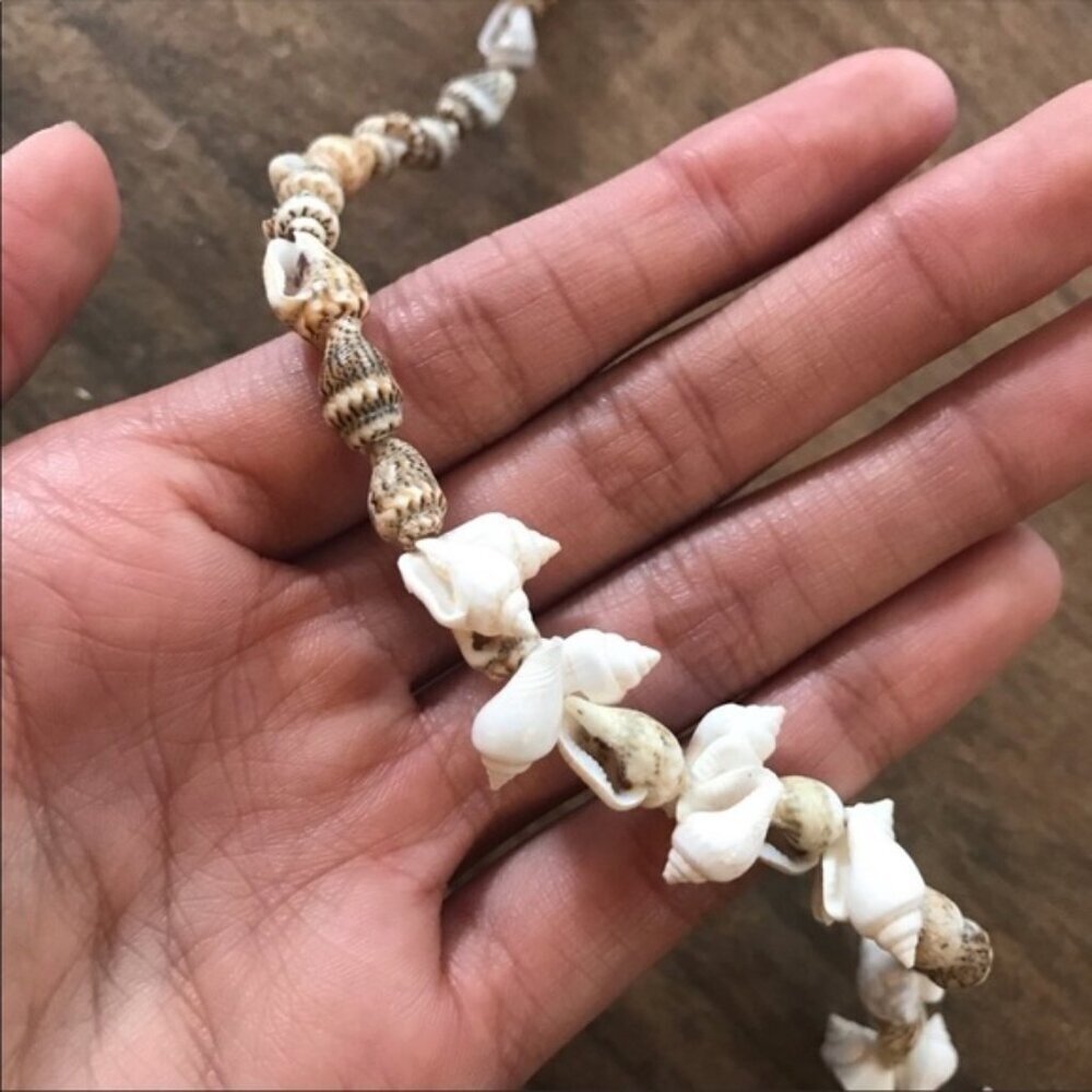 shell necklace - Picture 3 of 5